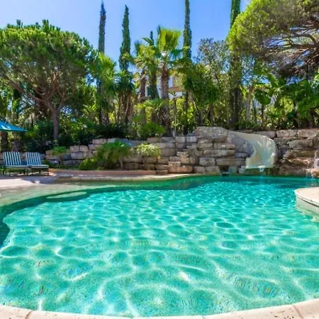 Sleeps 8 Pool Air Con Wifi