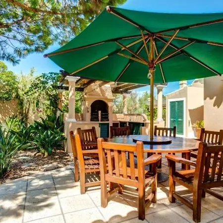 Sleeps 8 Pool Air Con Wifi 빌라